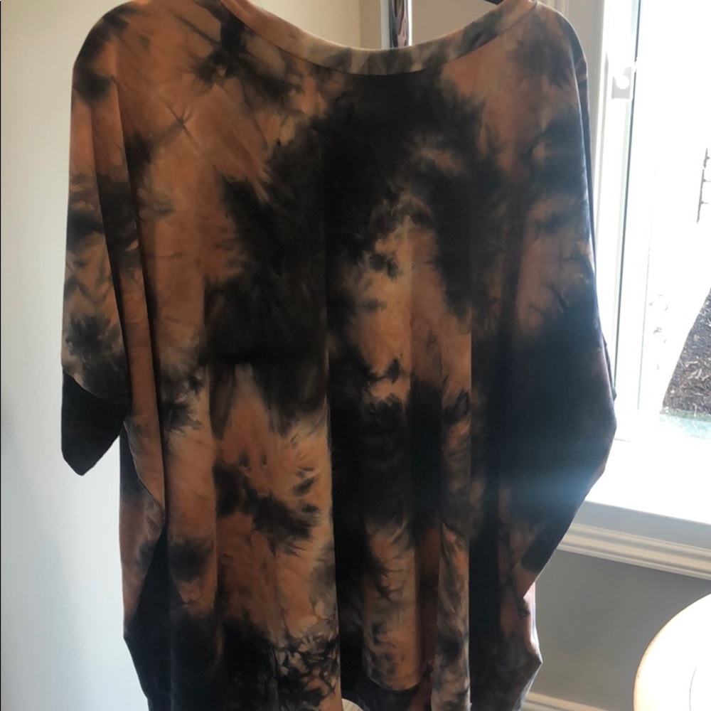 Rae Mode Tie dyed blue and pink top